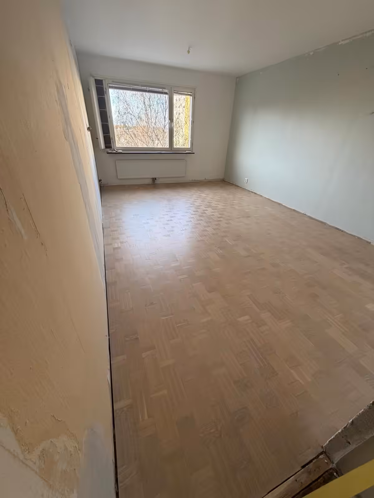 Nyslipat golv efter behandling med hårdvaxolja i Stockholm – blankt och fint